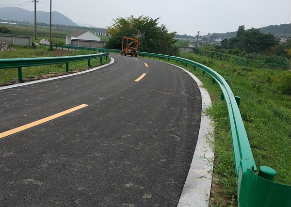 鄉村公路波型護欄